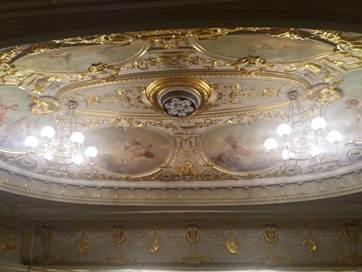 A ceiling with gold trim and a painting on it

AI-generated content may be incorrect.